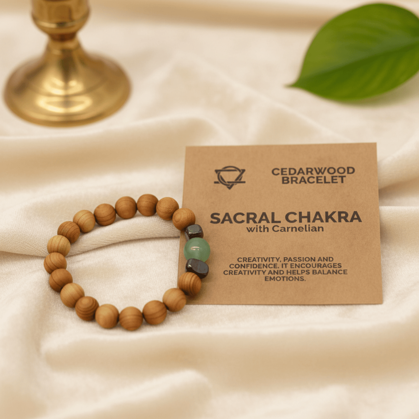 Bracelet chakra sacré en bois de cèdre et aventurine verte, bijou lithothérapie pour créativité, énergie et confiance.