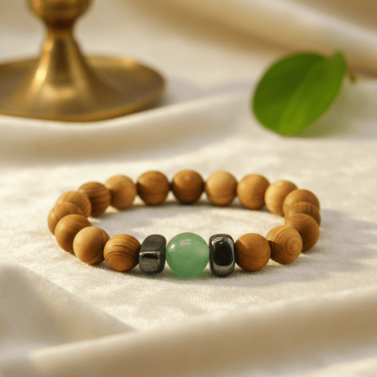 Bracelet cèdre et aventurine verte pour chakra sacré, bijou énergétique naturel pour créativité et équilibre émotionnel.