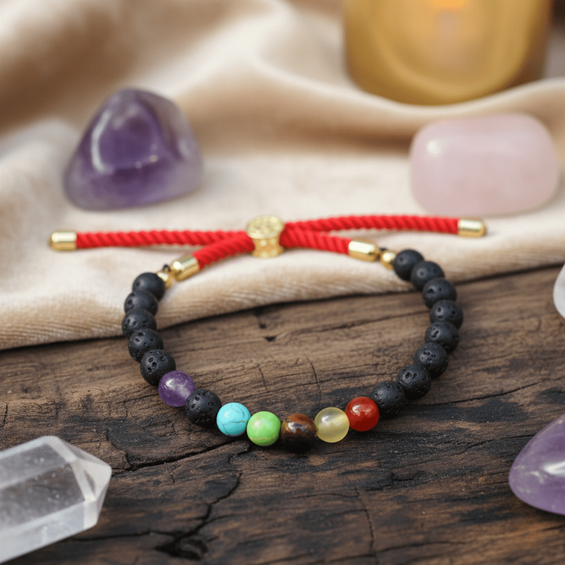 Bracelet chakra pierre de lave noire et cordon rouge, bijou énergétique unisexe.