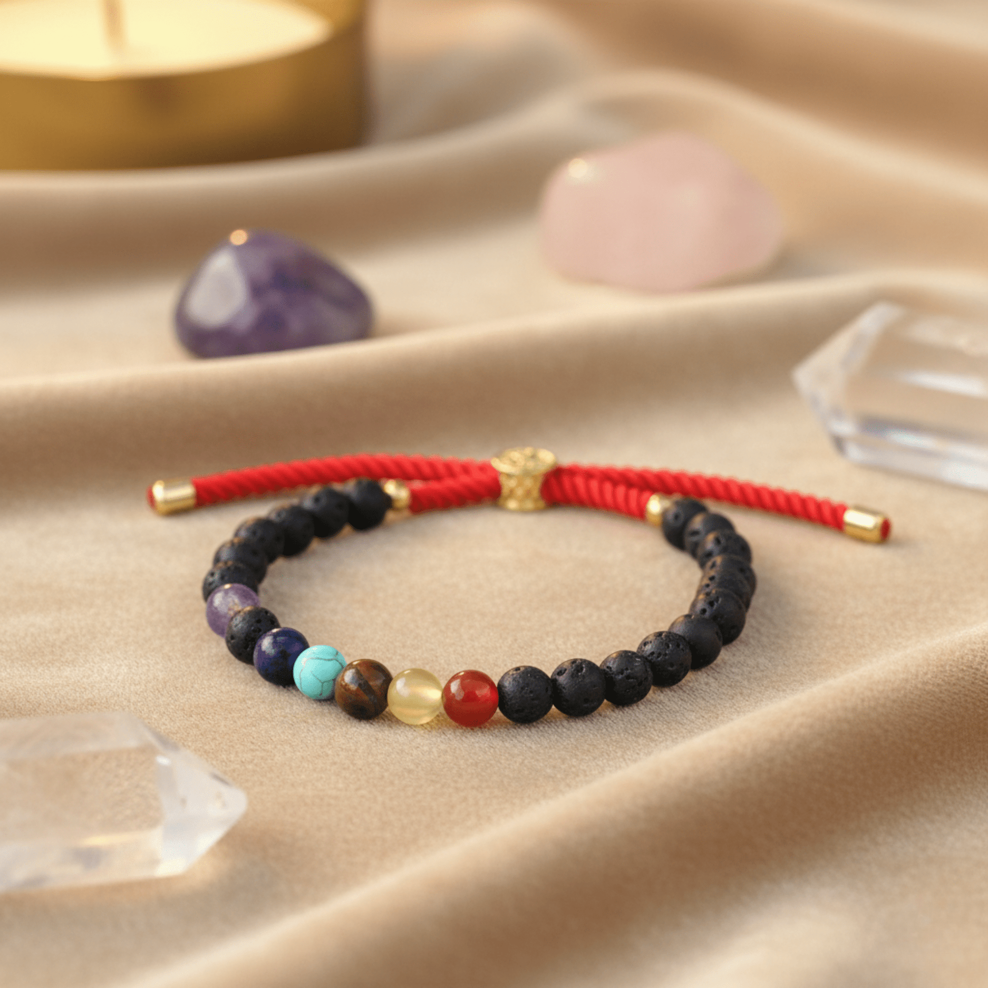 Bracelet pierre de lave chakra avec cordon rouge royal et perles naturelles énergétiques.