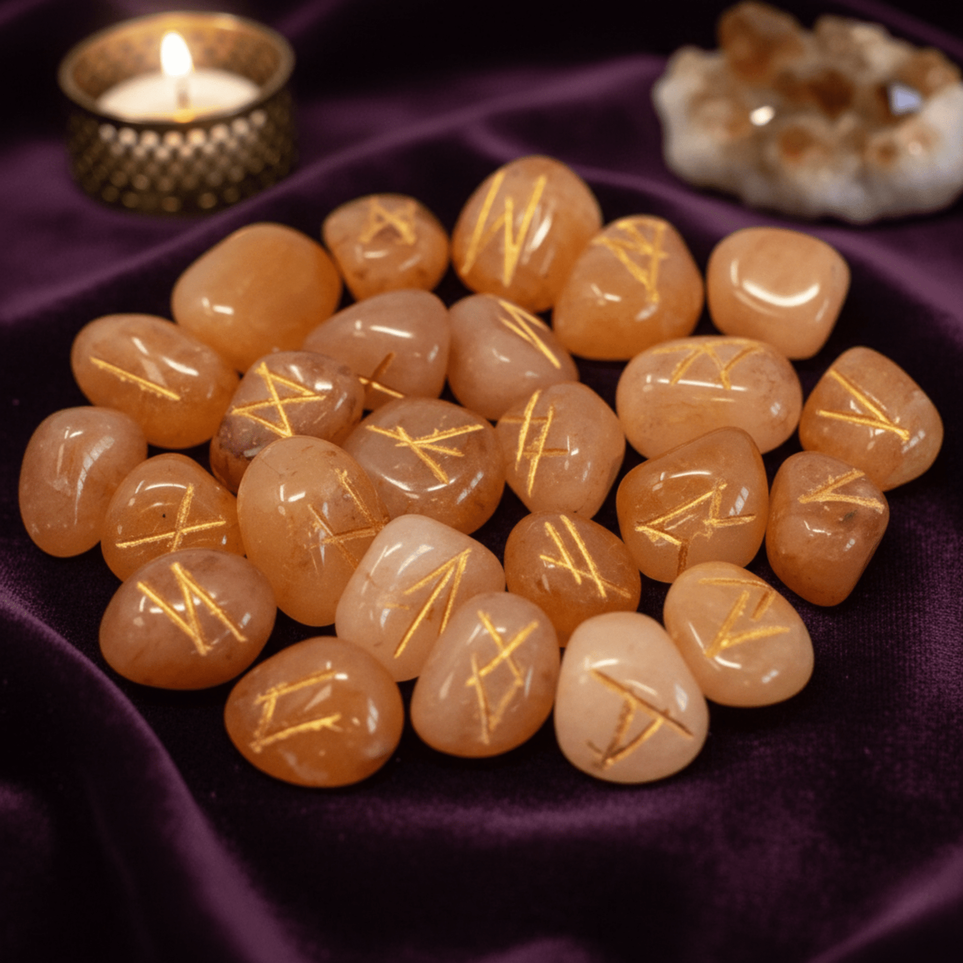 Runes nordiques en Aventurine Jaune pour rituels, méditation et guidance énergétique.