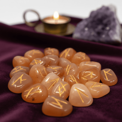 Runes en Aventurine Jaune naturelle pour divination nordique et rituels ésotériques.